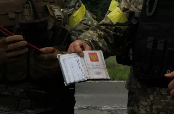 Террористы РФ попались на раздаче сосисок в Славянске (ФОТО)