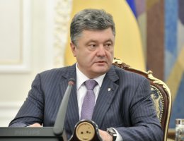 Под АП около 100 человек ожидают решения Порошенко (ВИДЕО)