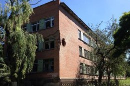 В Краматорске спасатели разгребают завалы в квартирах в поисках людей