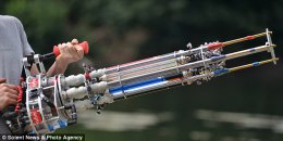 Английский инженер создал самый продвинутый водяной пистолет в мире (ВИДЕО)