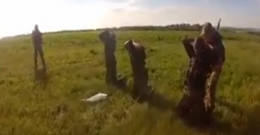 Боевики с белыми флагами сдаются бойцам АТО (ВИДЕО)