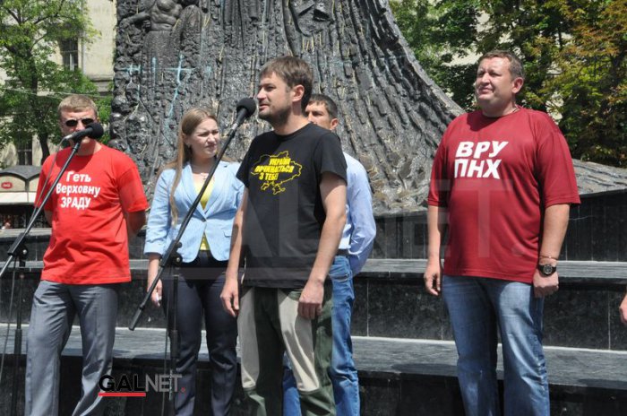 Во Львове на митинге требовали роспуска парламента (ФОТО)