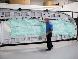 Компания Ford создала пятиметровую подушку безопасности (ВИДЕО)