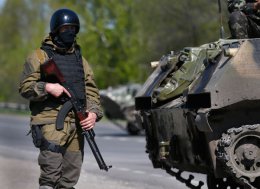 Боевики под белыми флагами нападают на блокпосты силовиков
