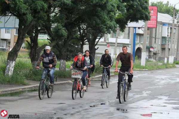 Первая партия продуктов питания поступила в освобожденный Славянск (ФОТО)