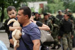 В городе Сватово создан транзитный пункт встречи беженцев