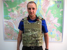 Сотрудники ЦТ «Дарынок» покупают бронежилеты для бойцов АТО (ФОТО)