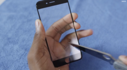 Сапфировое стекло iPhone 6 отличается гибкостью и устойчивостью к царапинам (ВИДЕО)