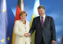 Порошенко обсудил с Меркель сложившеюся ситуацию на Донбассе