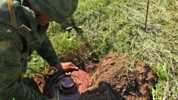 В освобожденных от террористов населенных пунктах саперы уничтожили взрывчатку (ВИДЕО)