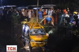 В Китае автобус с детьми упал в пруд: никто не выжил (ВИДЕО)