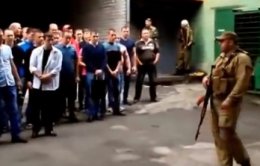 Донецкие милиционеры массово присягнули на верность ДНР (ВИДЕО)