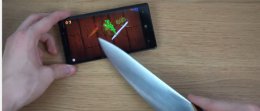 Дисплей Nokia Lumia 930 против ножа (ВИДЕО)