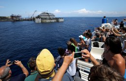 Сегодня утром стартовала операция по поднятию затонувшего лайнера Costa Concordia