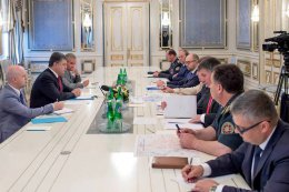 Порошенко обсуждает с силовиками тактику дальнейших действий на Донбассе