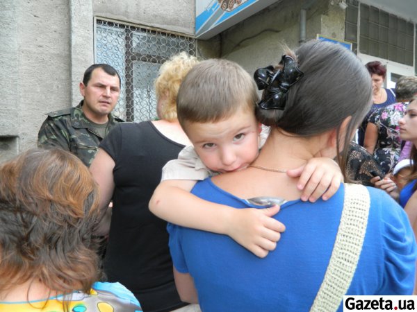 Винницкие матери требуют возвращения своих сыновей домой из зоны АТО (ФОТО)