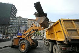 В Киеве началось освобождение админзданий майдановцами и "Правым Сектором"