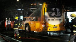 В Китае взорвался и загорелся автобус с людьми