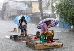 На Филиппины обрушился мощный тайфун (ВИДЕО)