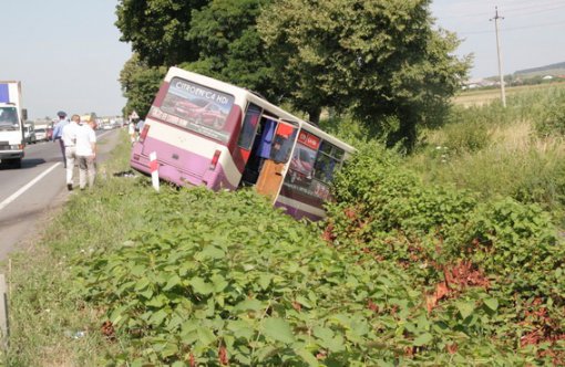ДТП на Закарпатье: три смерти в результате столкновения автобуса, трактора и легковушки (ФОТО)