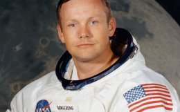 Почему Нил Армстронг был выбран в качестве первого человека для выхода на Луну