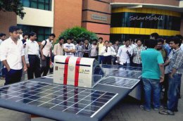 Индийские студенты представили новую версию солнечного автомобиля (ВИДЕО)