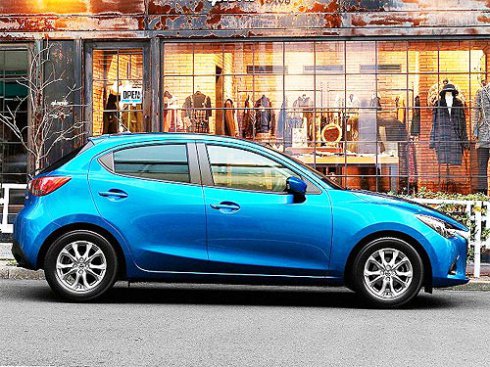 Mazda представила компактный хэтчбек нового поколения (ФОТО)