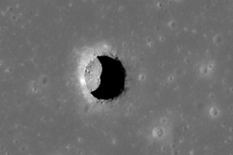 Космонавтов будут селить в лунных кратерах