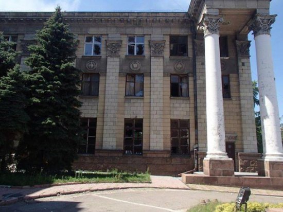 Террористы из "Града" и другого оружия обстреляли здания в Луганске (ФОТО)