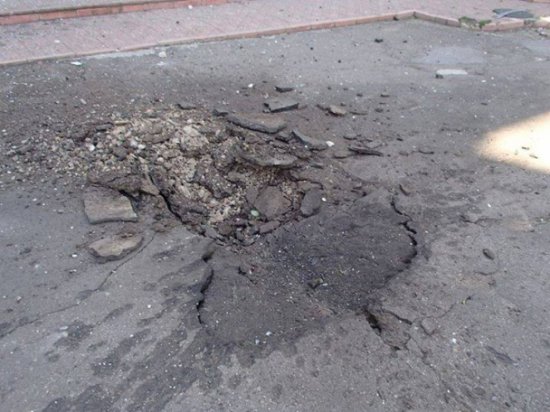 Террористы из "Града" и другого оружия обстреляли здания в Луганске (ФОТО)