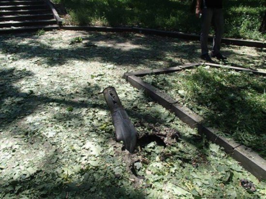 Террористы из "Града" и другого оружия обстреляли здания в Луганске (ФОТО)