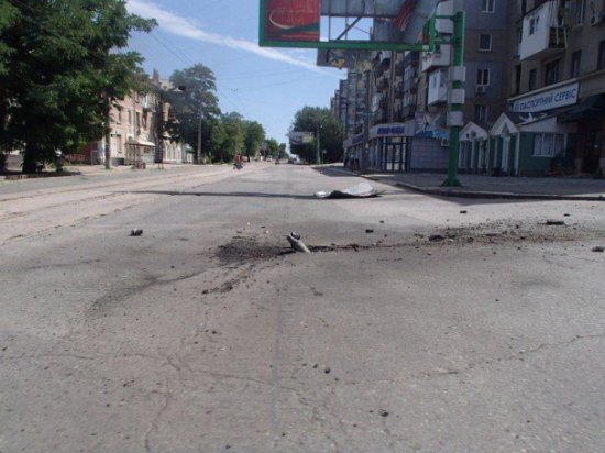 Террористы из "Града" и другого оружия обстреляли здания в Луганске (ФОТО)