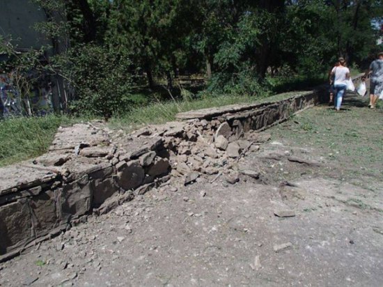 Террористы из "Града" и другого оружия обстреляли здания в Луганске (ФОТО)