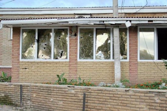 Результат обстрела боевиками поселка Лутугино под Луганском (ВИДЕО)