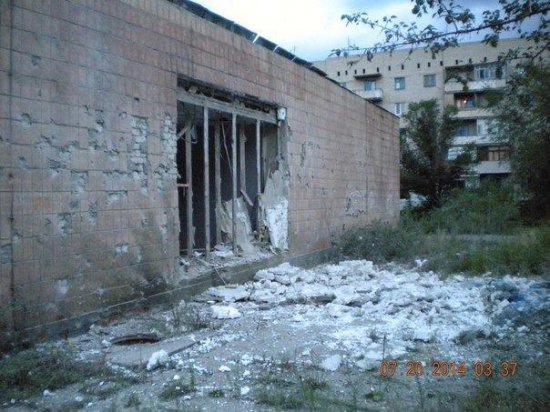 Результат обстрела боевиками поселка Лутугино под Луганском (ВИДЕО)