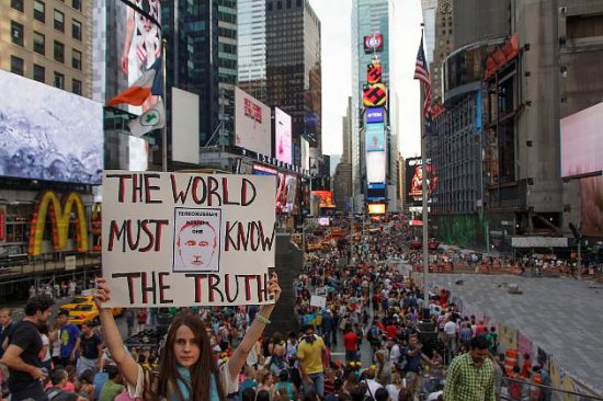 Жители Нью-Йорка потребовали наказания для Путина (ФОТО)