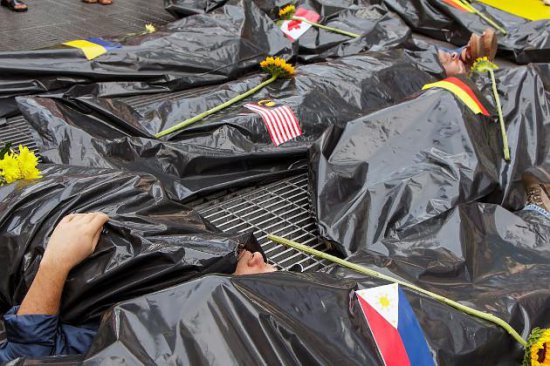 Жители Нью-Йорка потребовали наказания для Путина (ФОТО)