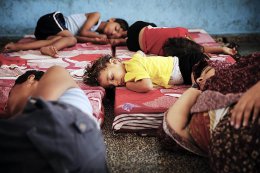 Более 100 тысяч палестинцев просят убежища