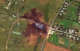 В Сети появились спутниковые снимки места крушения Боинга (ВИДЕО)