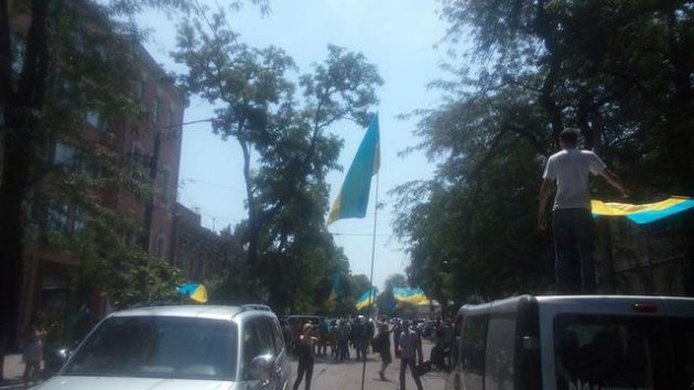 Общественность Одессы угрожает перекрыть киевскую трассу, если не освободят активиста Евромайдана (ФОТО)