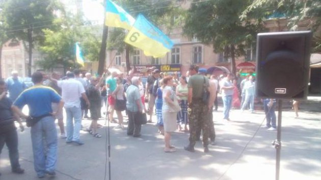 Общественность Одессы угрожает перекрыть киевскую трассу, если не освободят активиста Евромайдана (ФОТО)