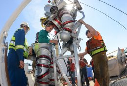 Ученые испытывают гидрокостюм, с помощью которого можно опуститься на глубину 305 метров (ФОТО)