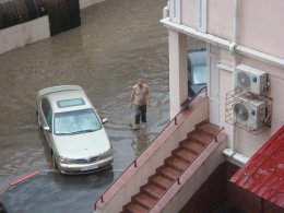 Одессу затопило из-за сильного ливня (ВИДЕО)