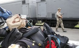 Поезд с вещами погибших пассажиров "Боинга" до сих пор не отправился из-за боевиков