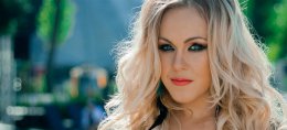 Певица Alyosha с тревогой в сердце отпускает мужа в зону АТО