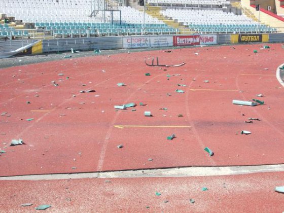 Луганские боевики обстреляли из минометов стадион "Авангард" (ФОТО) Луганские боевики обстреляли из минометов стадион "Авангард" (ФОТО)