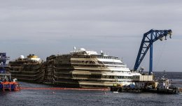 Лайнер Costa Concordia доставлен в порт Генуи