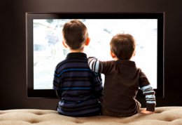 Звук телевизора негативно отражается на развитии ребенка