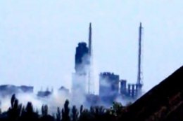 В Горловке горит завод "Стирол" (ВИДЕО)
