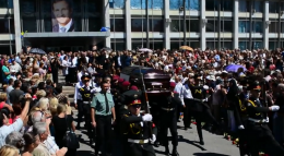Прощаясь с мэром Кременчуга, люди скандировали: Спасибо! (ВИДЕО)